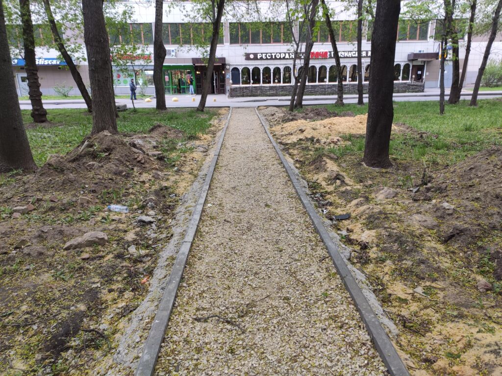Обустройство пешеходной дорожки на улице Константинова наконец-то завершено.