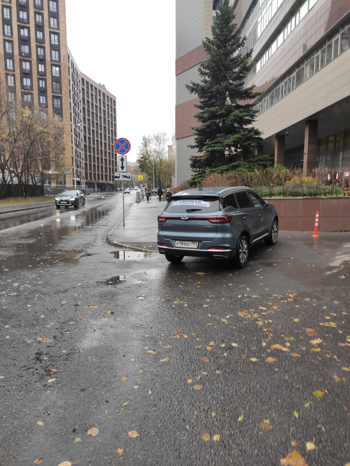 Опасный тротуар на Староалексеевской улице