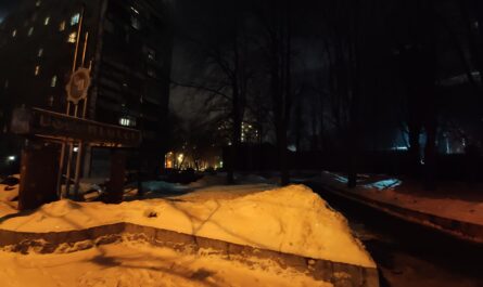 Скверу на Новоалексеевской улице (около дома № 18)нужны работающие фонари