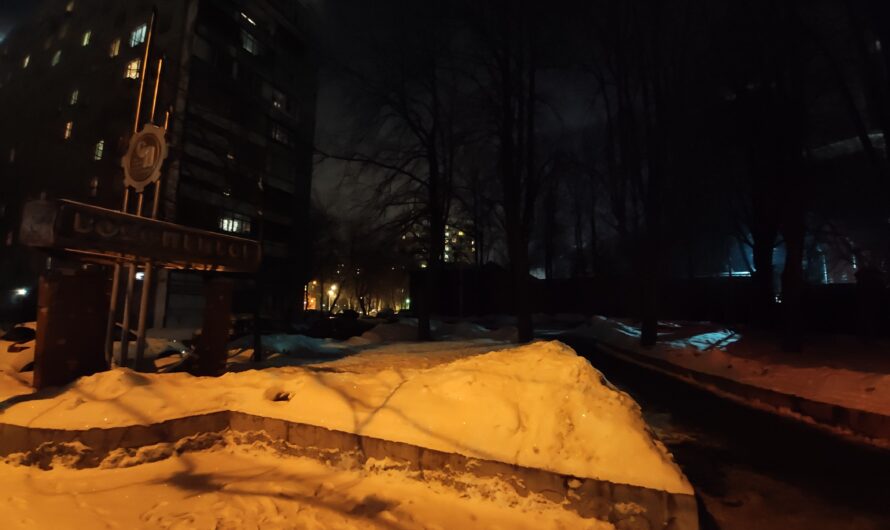 Скверу на Новоалексеевской улице нужны работающие фонари